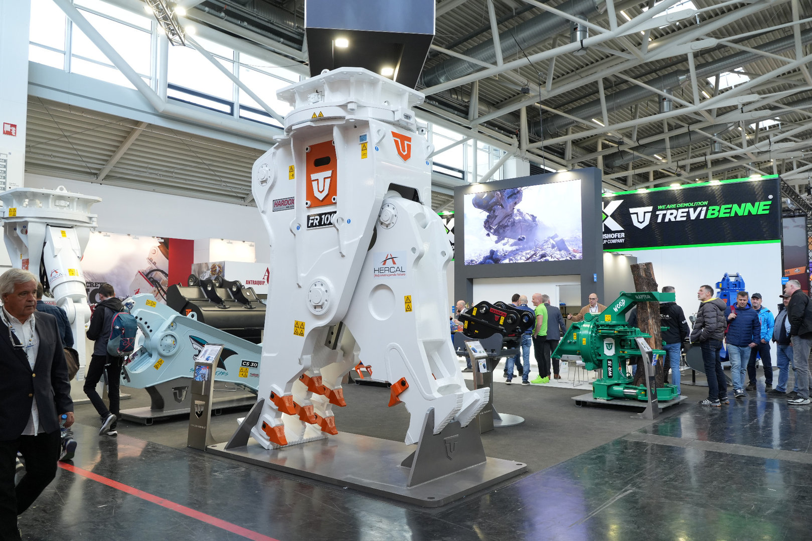 Trevi Benne SpA prsente la nouvelle cisaille CS 30 Shark Shear au salon Bauma